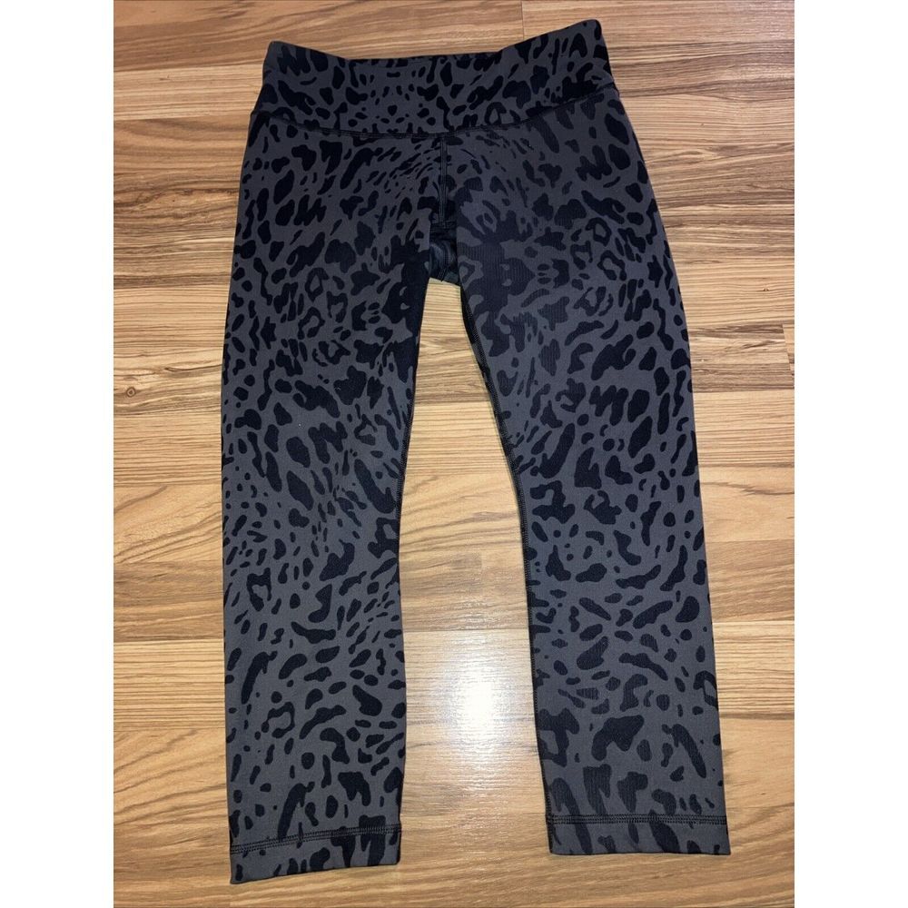Lululemon Cheetah Leggings Crop Gray Camo Gym Workout‎ Size 6